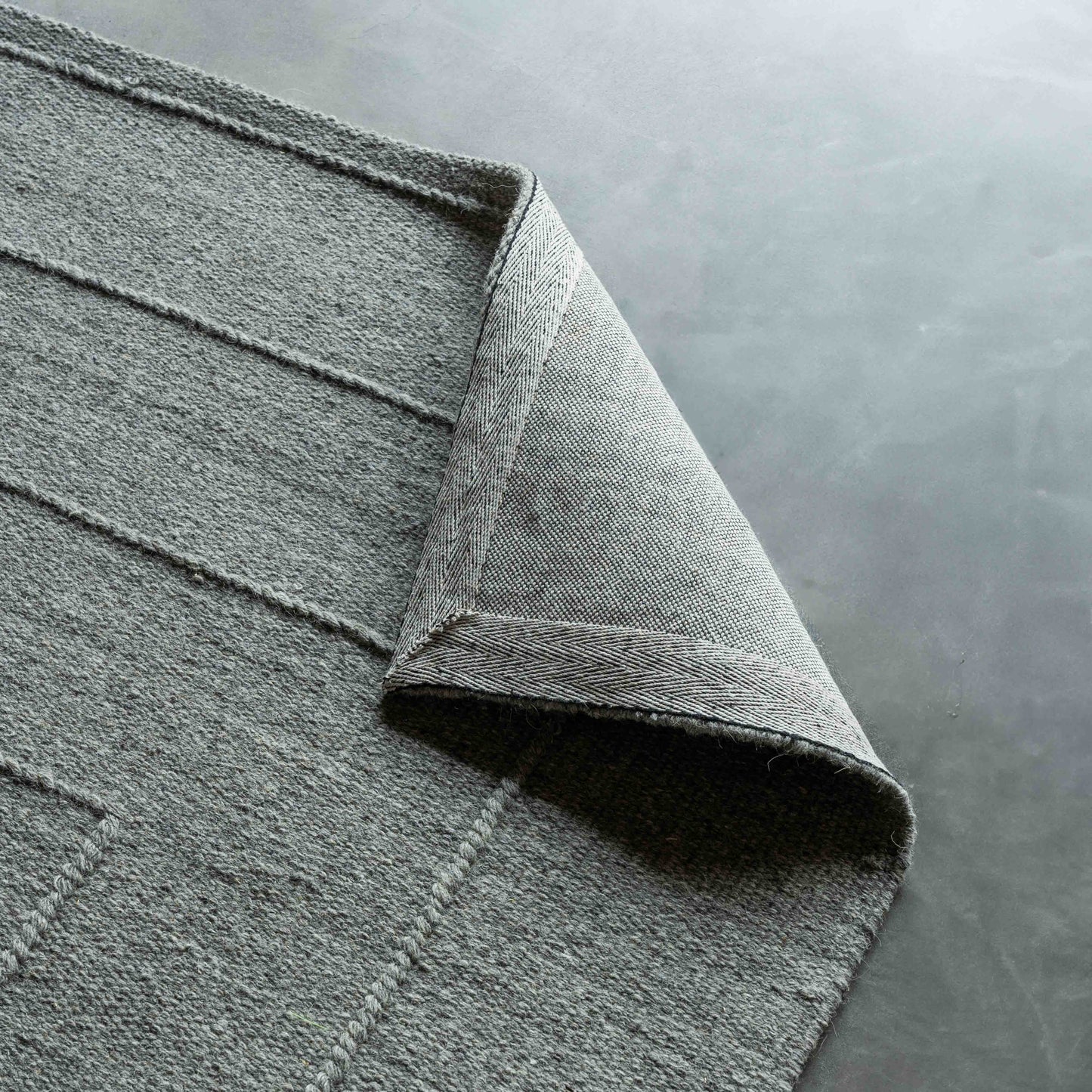 Aligarh Handcrafted Silver Grey Wool Rug